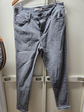 Levi's Women's Skinny Jeans in Gray